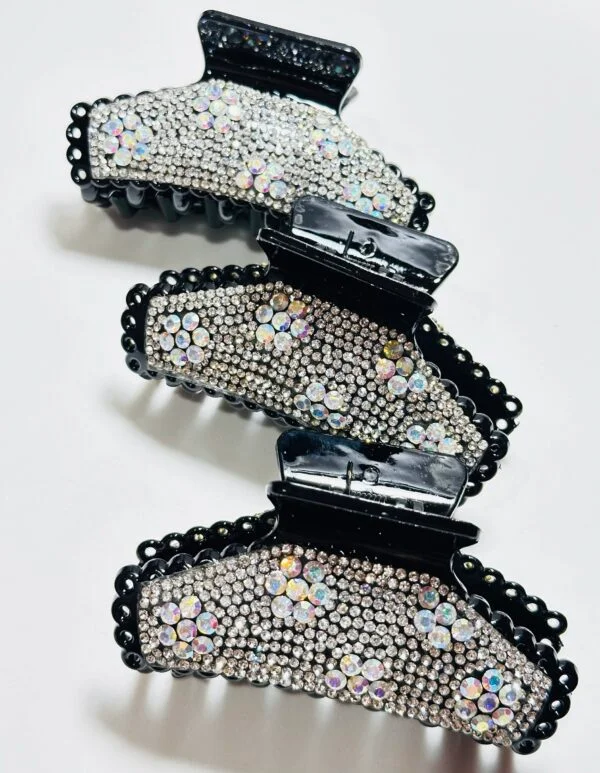 Piranha de Cabelo Luxo Arqueada Cravejada com Flores de Strass